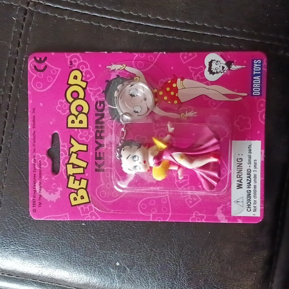 Betty Boop Marilyn pose keychain - Picture 3 of 5